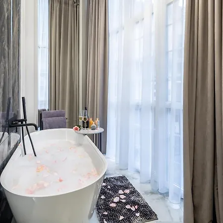 Alfa Kostiushka 24 * Lviv