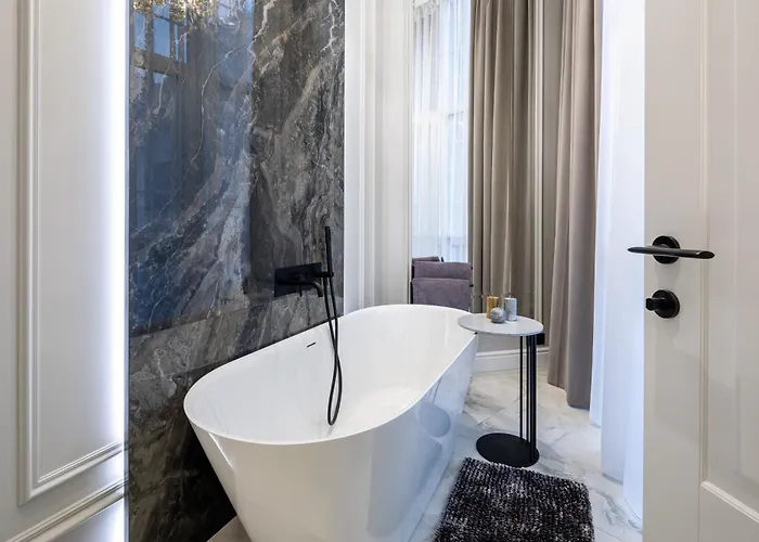 Апартаменти Alfa Kostiushka 24 *